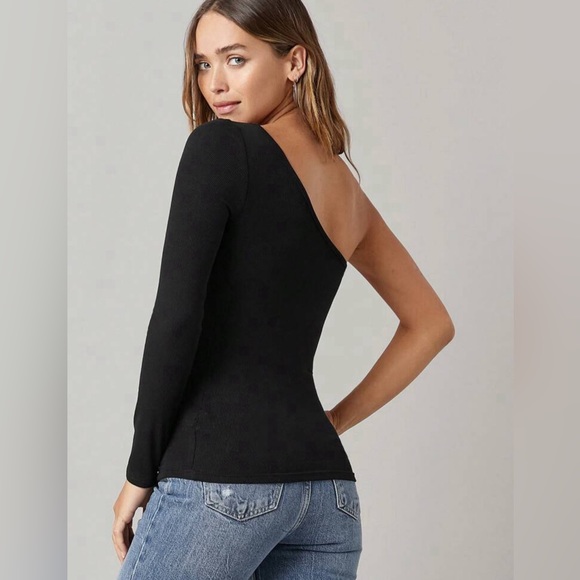 One-sleeve Black Long-sleeve Top - Picture 3 of 3